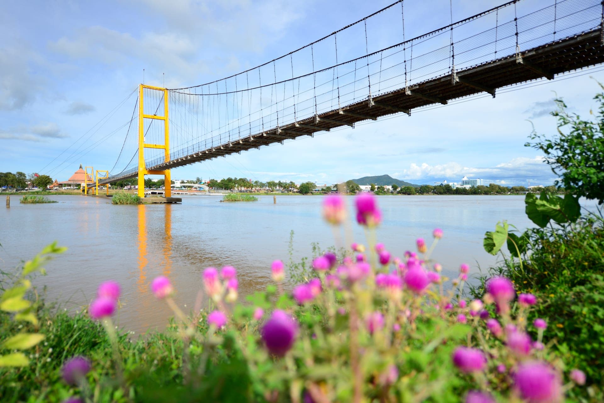 สะพานแขวนริมแม่น้ำปิง